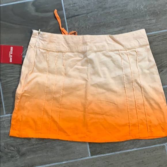 Guess short skirt - Picture 2 of 3